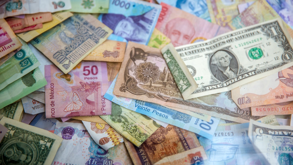 Profissional analisando estratégias de exit tax brasil empresários saída fiscal